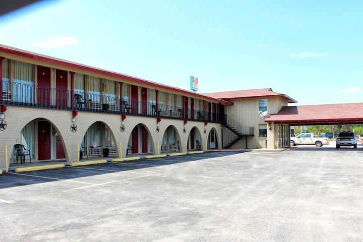 Pet Friendly Executive Inn and Suites