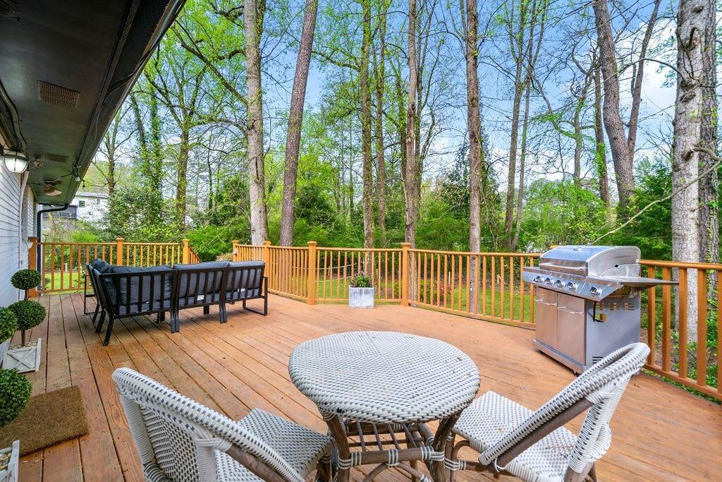 Pet Friendly Beautiful & Quiet 4BR Retreat