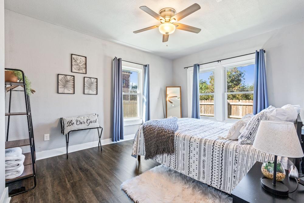 2/1 Waco Cottage 910 Pet Policy