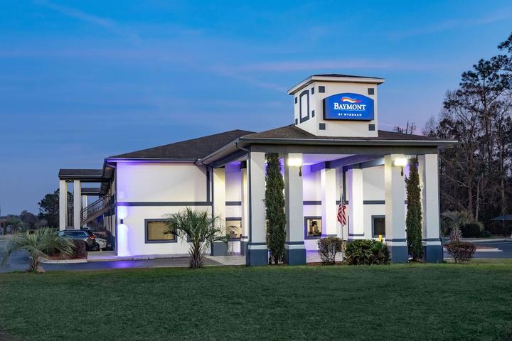 Pet Friendly Baymont by Wyndham Midway Tallahassee