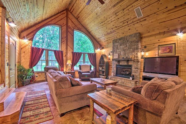 Pet Friendly Spacious Family Home With Fire Pit on Norfork Lake