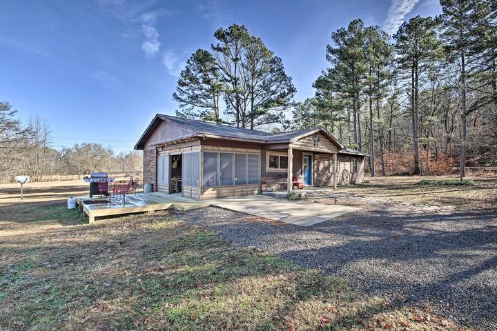 Pet Friendly Secluded Boles Home Near River