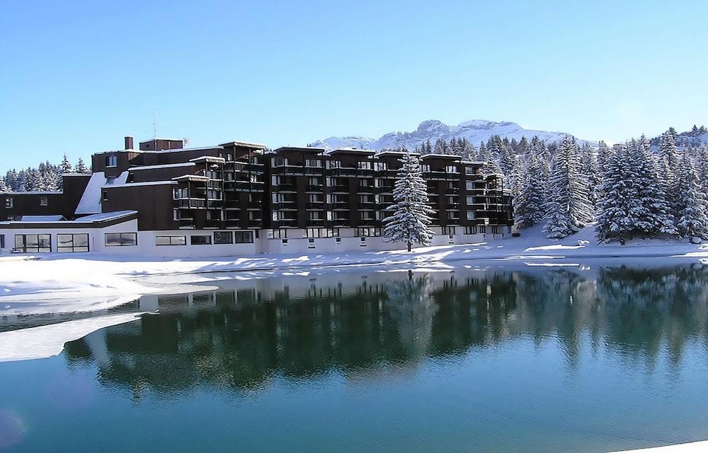 Pet Friendly Lake Hôtel Courchevel 1850