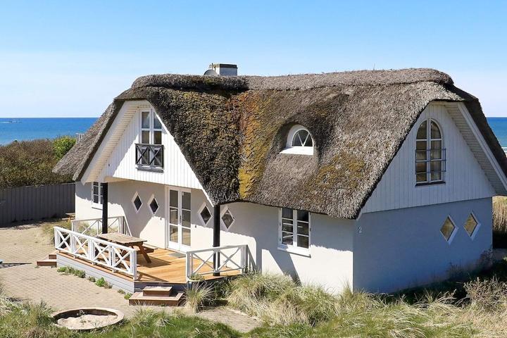 Pet Friendly Quaint Holiday Bungalow in Hirtshals With Sauna