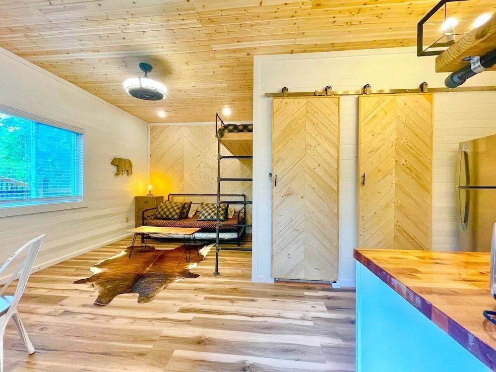 1br-cabin-with-hot-tub-and-firepit-pet-policy