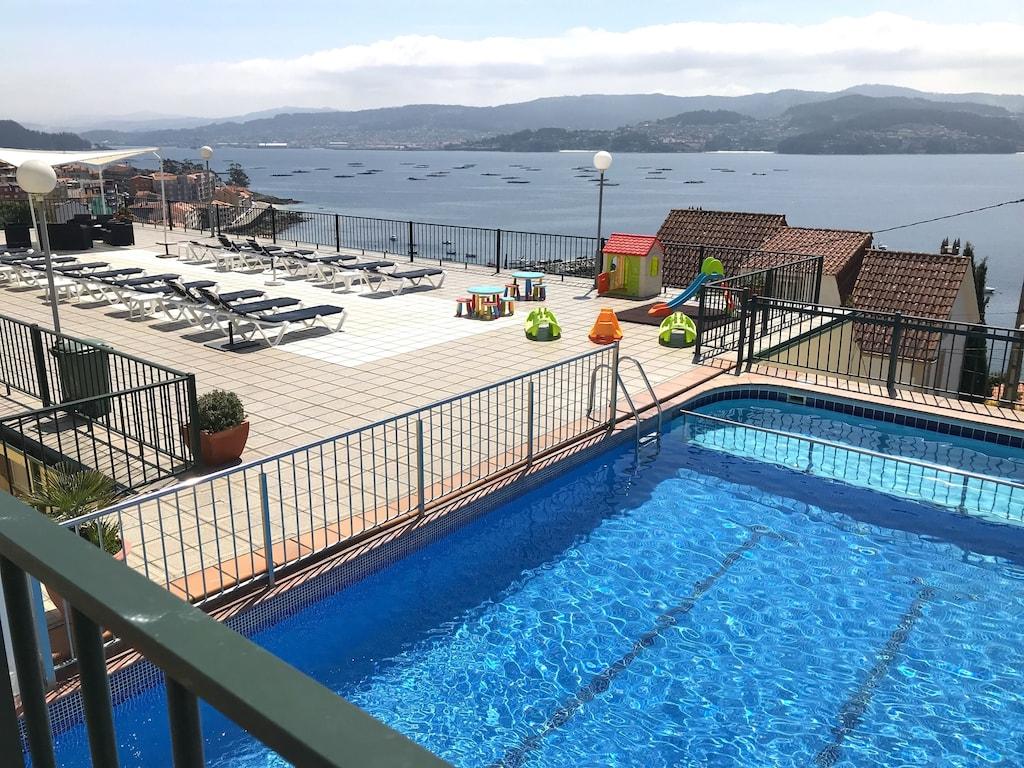 Pet Friendly Apartment with Sea Views & Pool