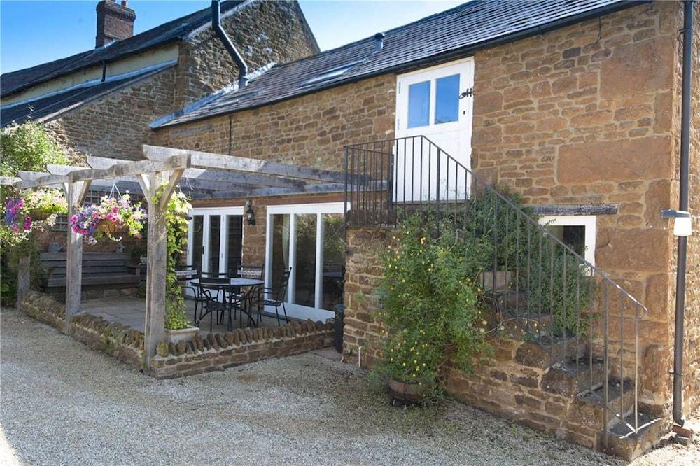 Pet Friendly Barton House Barn