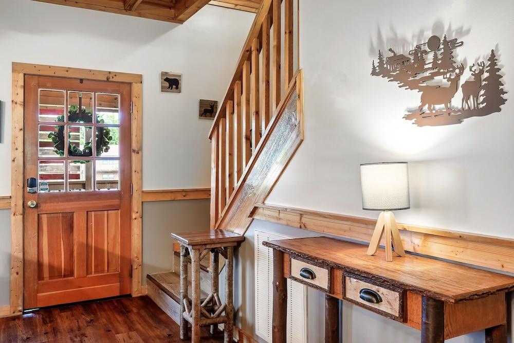 3/2 Pigeon Cabin Near Attractions Pet Policy