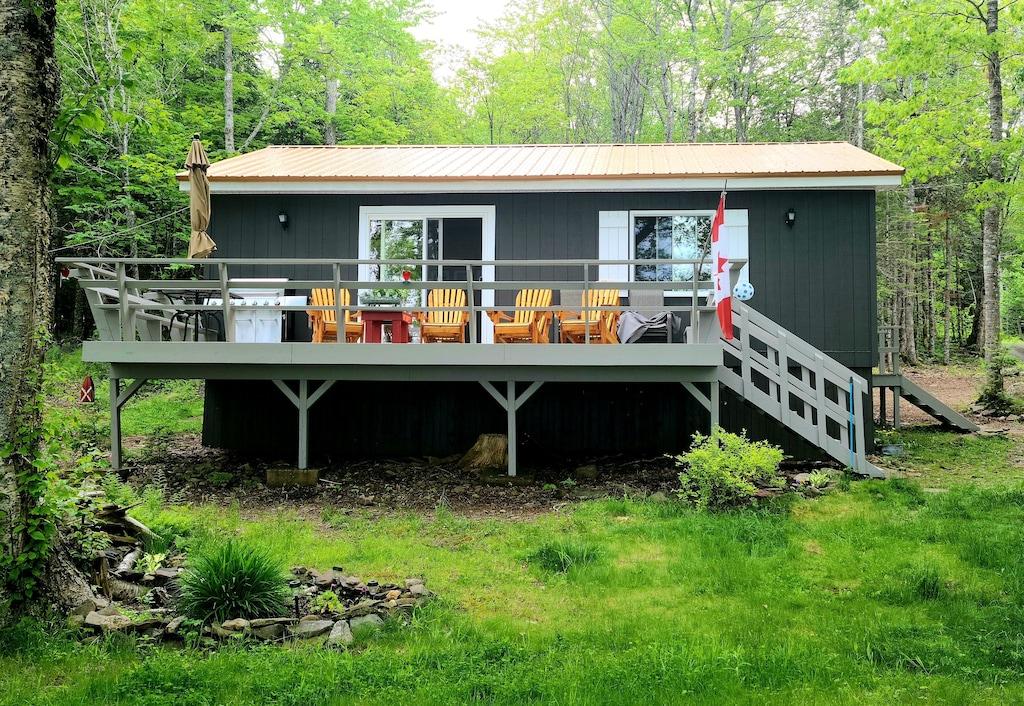 Pet Friendly 2-Bedroom Waterfront Cottage