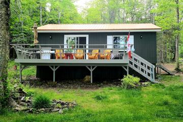 Pet Friendly 2-Bedroom Waterfront Cottage