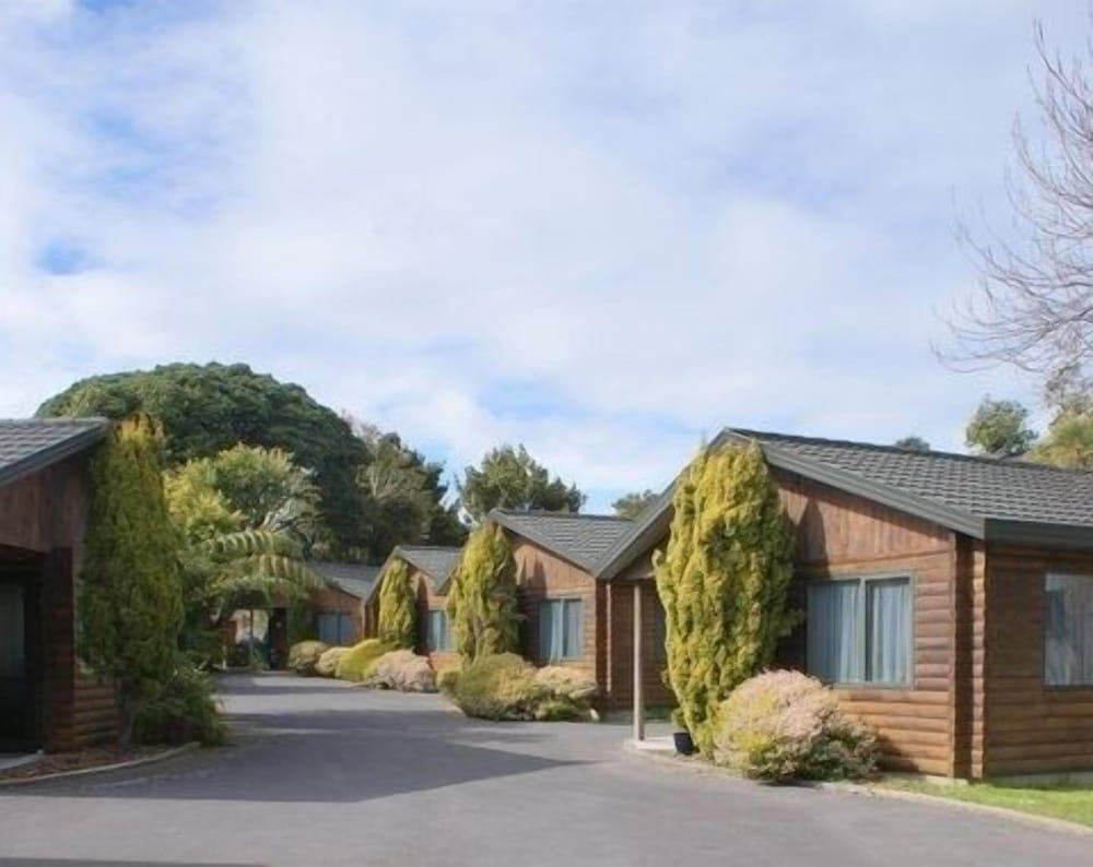 Pet Friendly Cottage Park Motor Lodge and Conference Centre