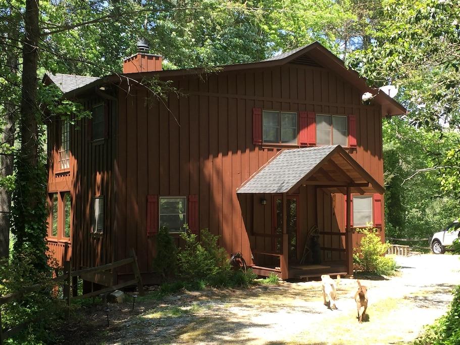 Clayton Airbnb Rentals Pet Policy