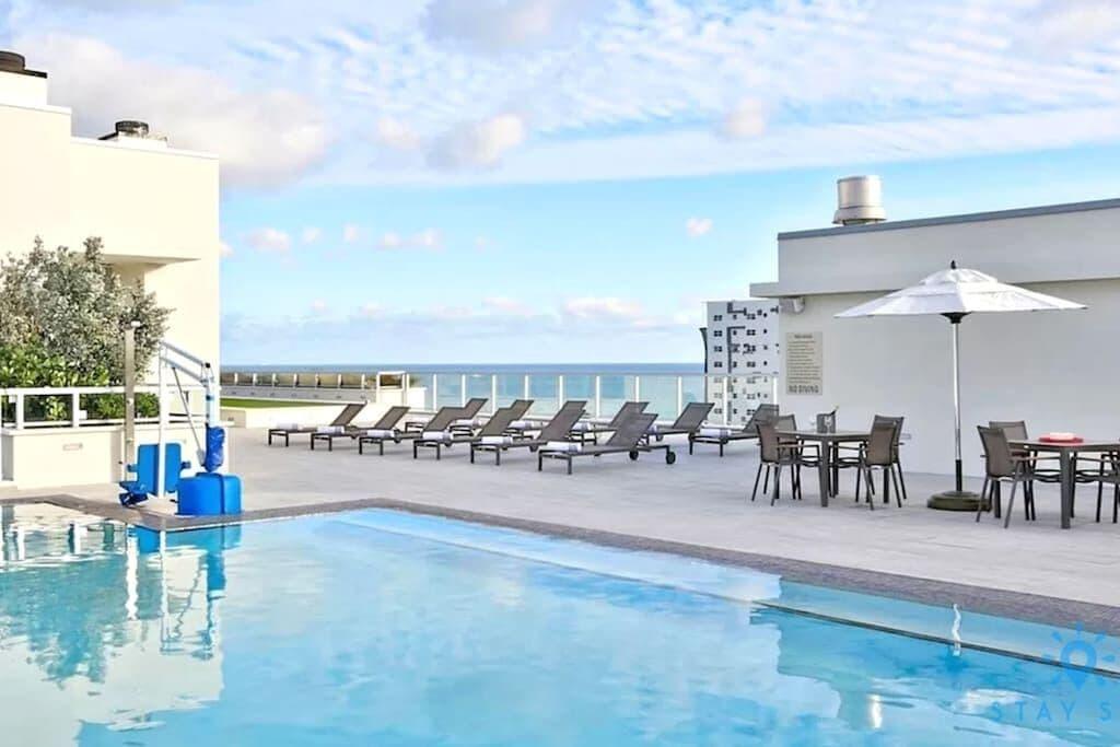 Pet Friendly Beach Front Resort With Bay View & Balcony