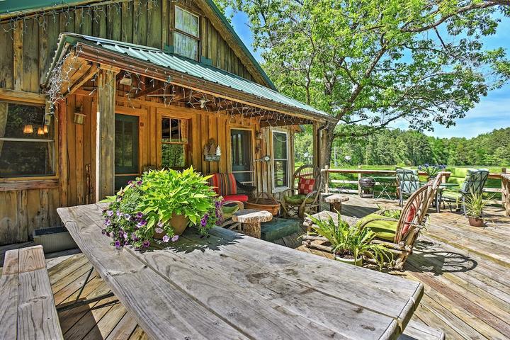 Pet Friendly Private Getaway on 270 Acres With Lake