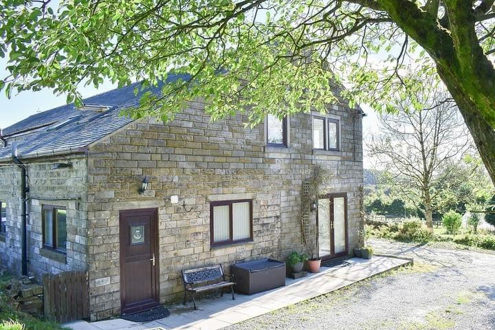 Pet Friendly 4BR Accommodation in Old Clough