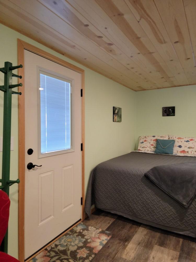 Pet Friendly Cabin 9 Miles from Anthony Lakes Mountain Resort