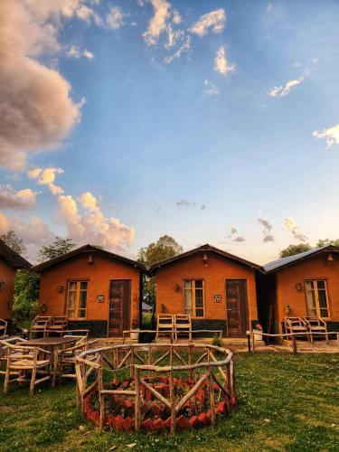 Pet Friendly Monkey Mud House and Camps Bir