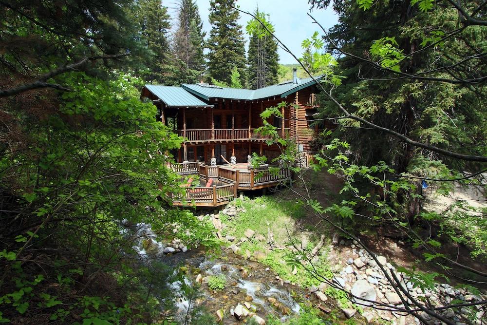 Pet Friendly Log Cabin on the Stream