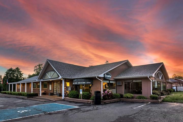 Pet Friendly Danny’s Hotel Suites SureStay Collection by Best Western