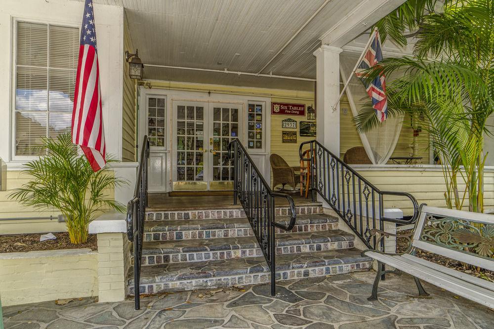 Pet Friendly The Historic Peninsula Inn