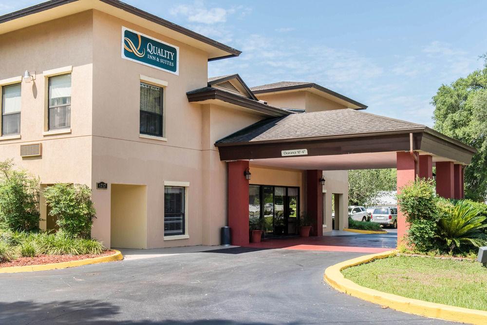 Quality Inn Suites Pet Policy