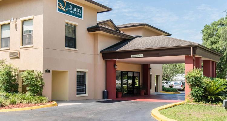 Quality Inn Suites Pet Policy