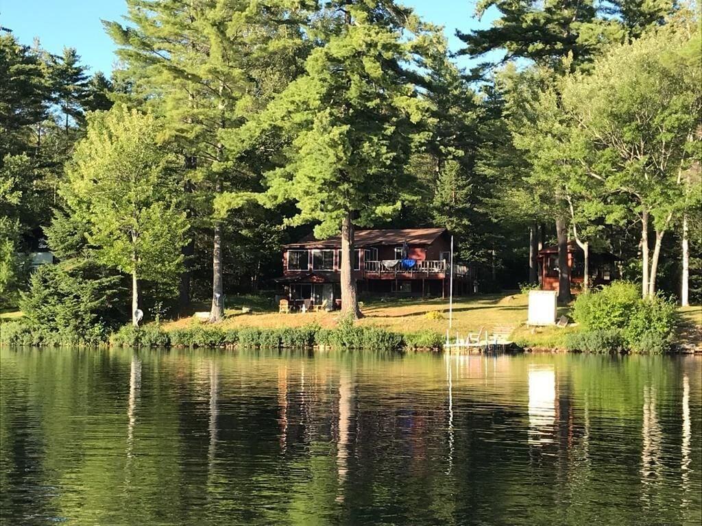 Pet Friendly Lakehaven Cottage
