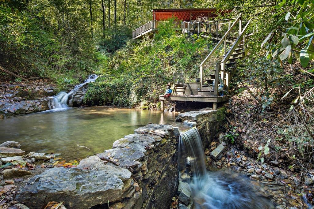 Gerton Airbnb Rentals Pet Policy