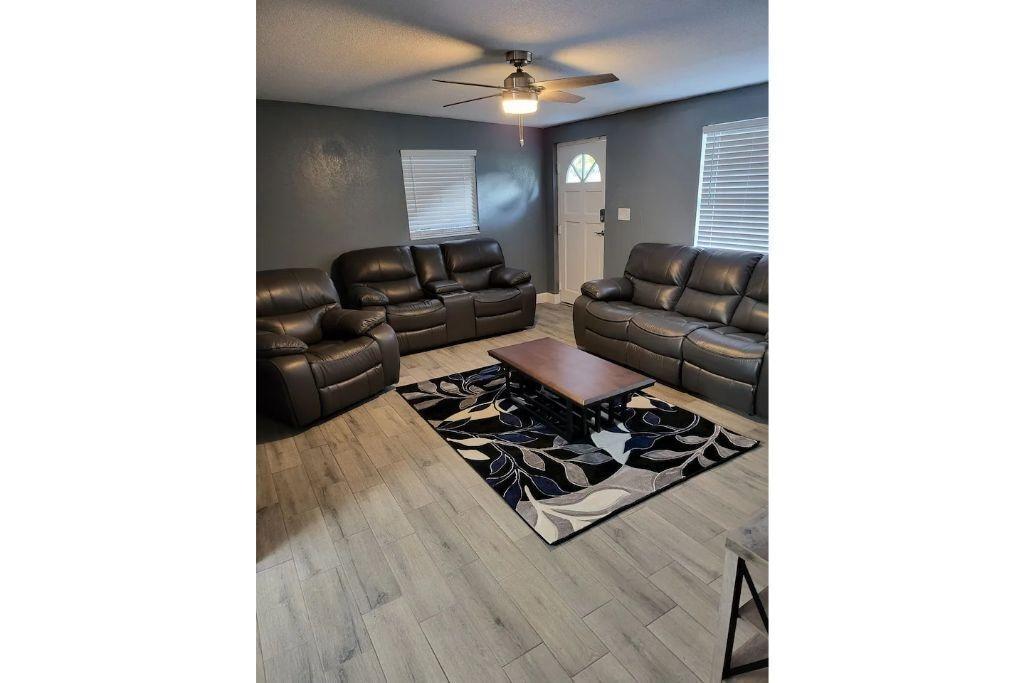 Legoland 3BR Pool Home Pet Policy