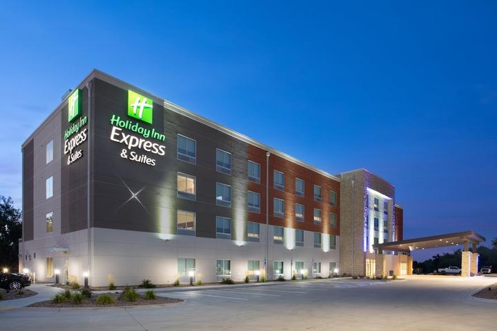 Pet Friendly Holiday Inn Express & Suites - Sterling an IHG Hotel