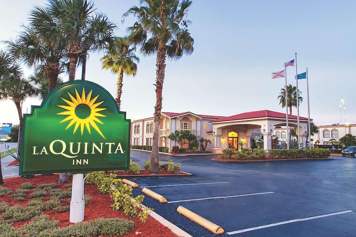 Pet Friendly La Quinta Inn by Wyndham Orlando International Drive North