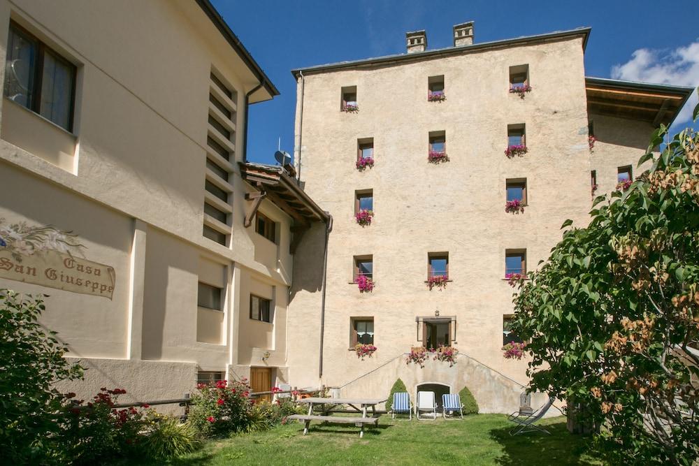 Pet Friendly Residence Château Royal - Self Catering