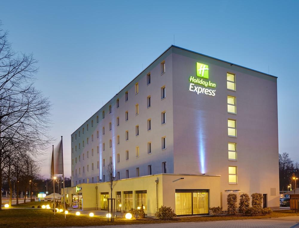 Pet Friendly Holiday Inn Express Neunkirchen an IHG Hotel