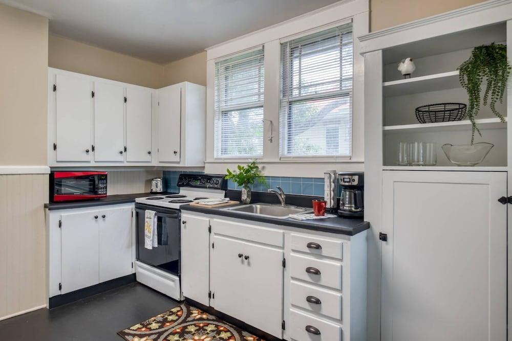 16 Saragossa Street B Pet Policy