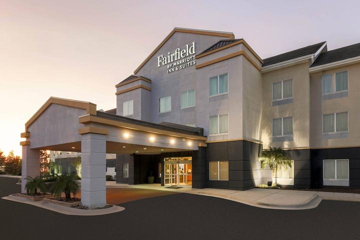 Pet Friendly Fairfield Inn & Suites by Marriott Tampa Fairgrounds/Casino