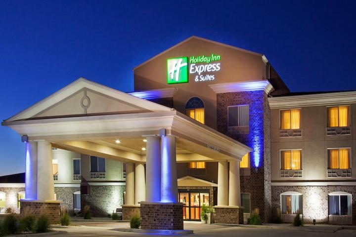 Pet Friendly Holiday Inn Express & Suites Sioux Center an IHG Hotel