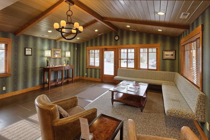 Pet Friendly Lakeside Lodge and Suites