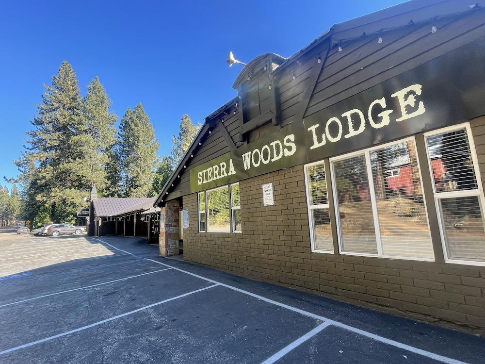 Pet Friendly Sierra Woods Lodge