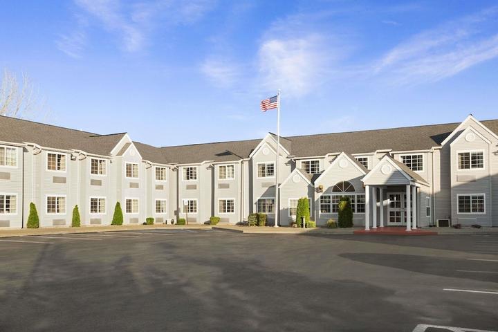 Pet Friendly Microtel Inn by Wyndham Albany Airport