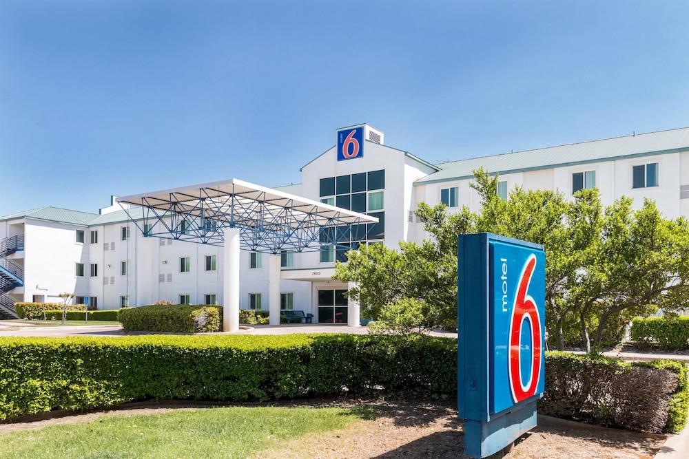 Pet Friendly Motel 6 Irving TX - DFW Airport North