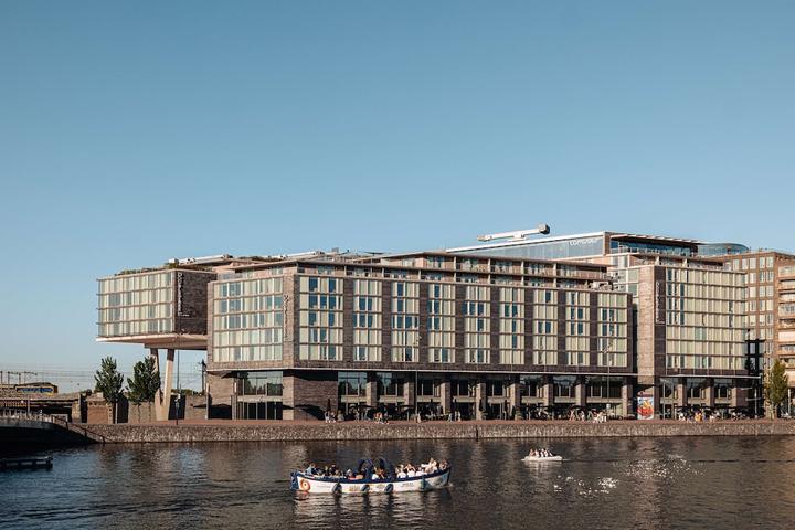 Pet Friendly DoubleTree by Hilton Hotel Amsterdam Centraal Station