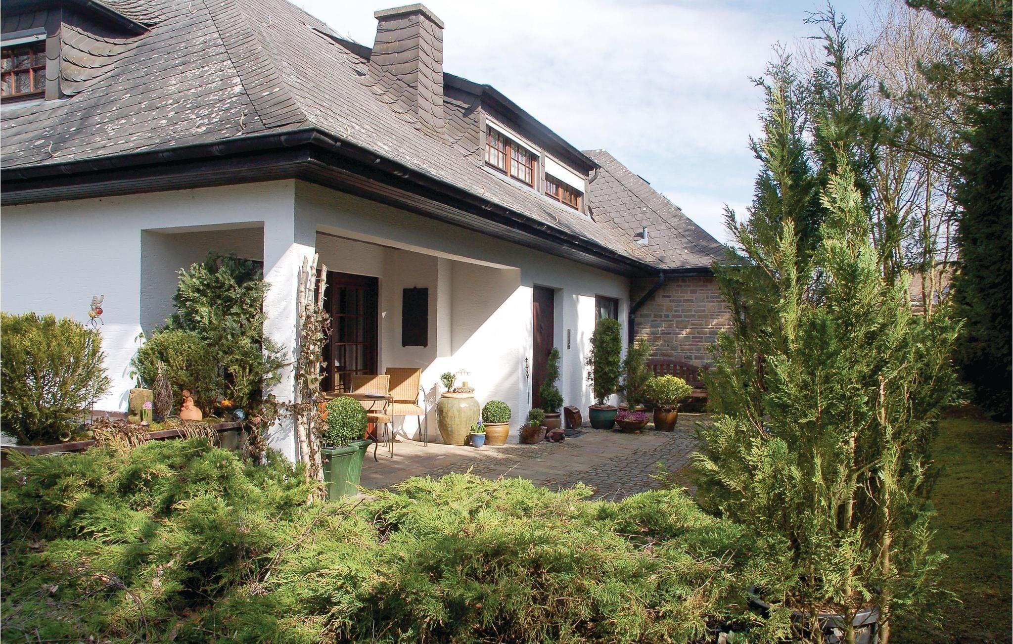 Pet Friendly Stunning Home in Schönecken with WiFi & 1 Bedrooms