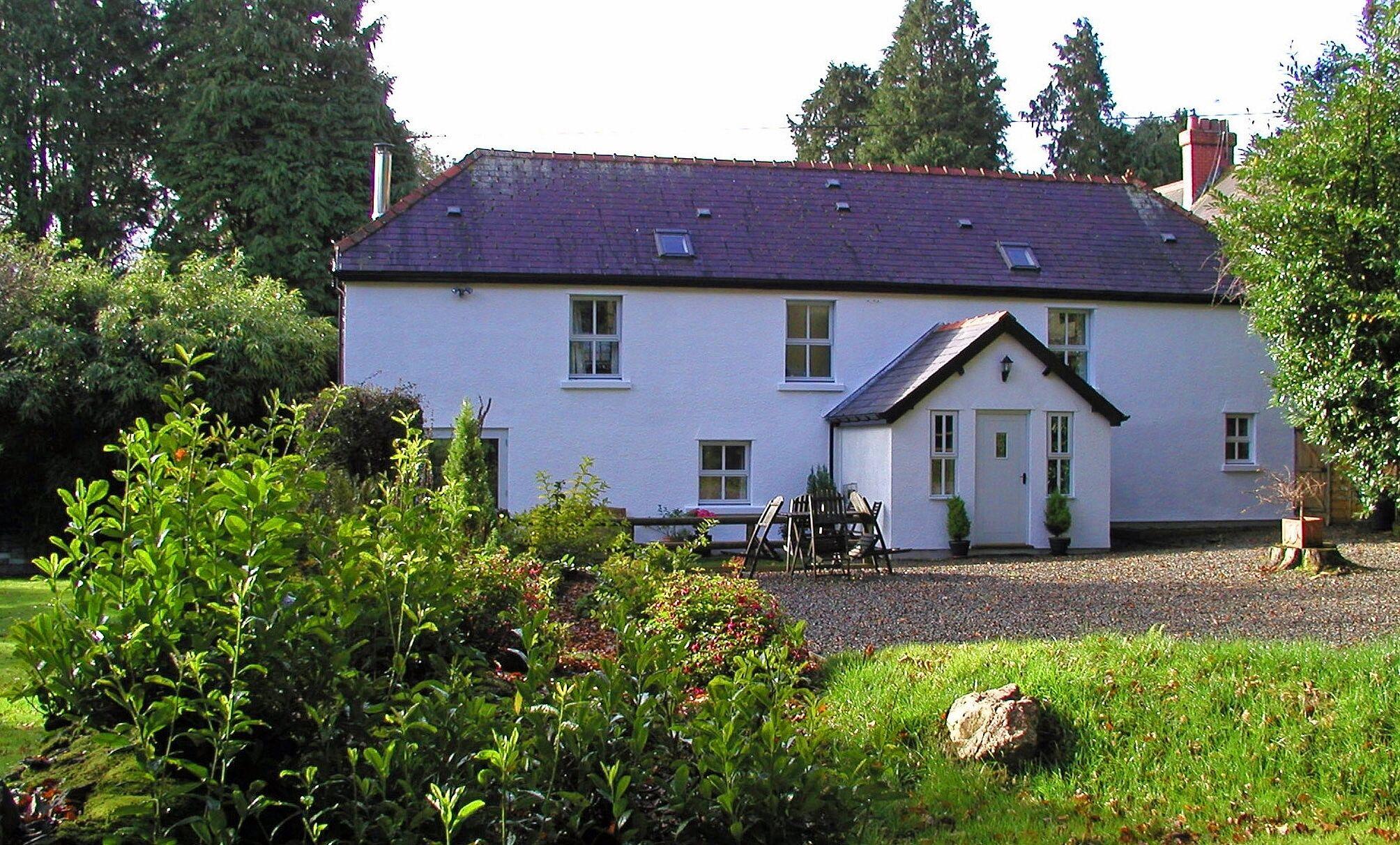 Pet Friendly Manor Bedw Holiday Cottage