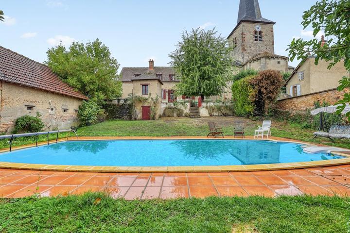 Pet Friendly 4BR Villa in Lucenay-Lès-Aix With Pool & Garden
