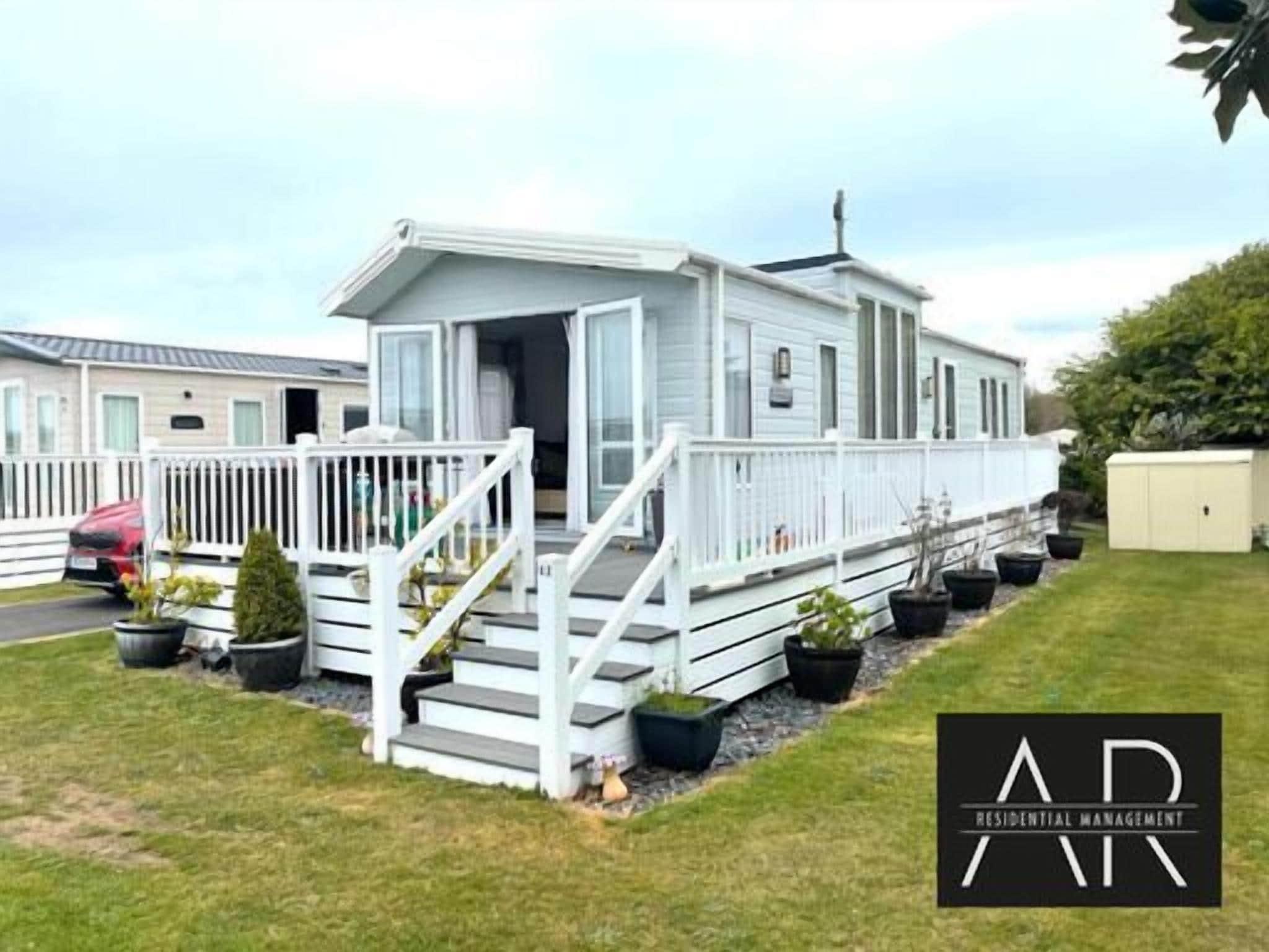 Pet Friendly Luxury 3 Bed Mobile Home on the Sea
