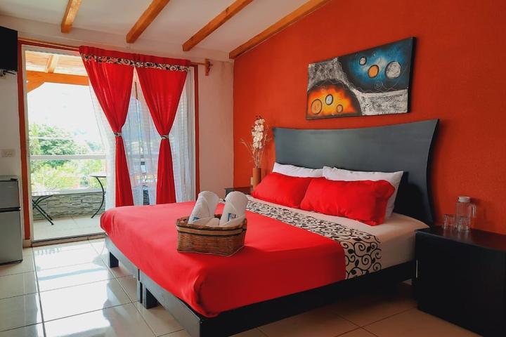 Pet Friendly Hotel & Suites Cerro Rojo