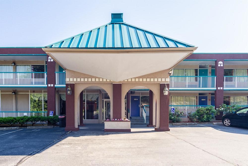 Pet Friendly Motel 6 Groton CT - Casinos Nearby