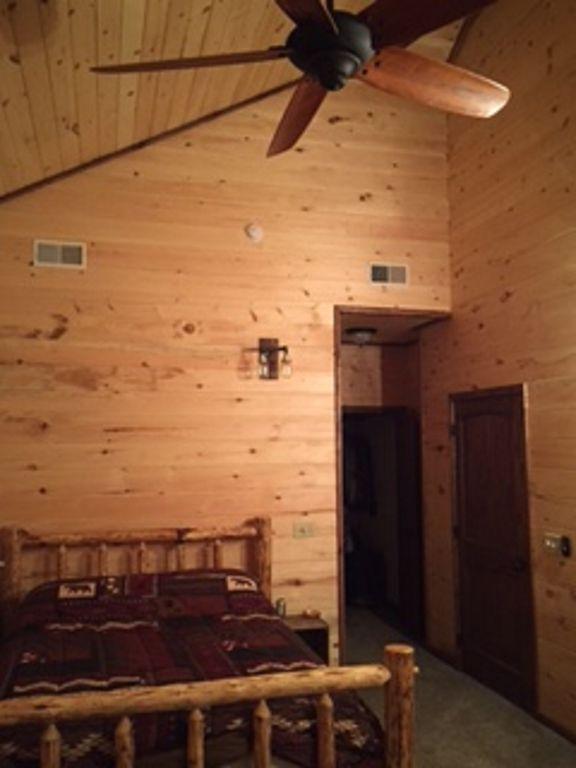 Pet Friendly The Cabin at Black River View
