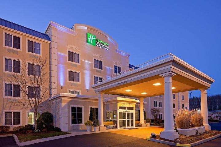 Pet Friendly Holiday Inn Express Boston - Milford an IHG Hotel