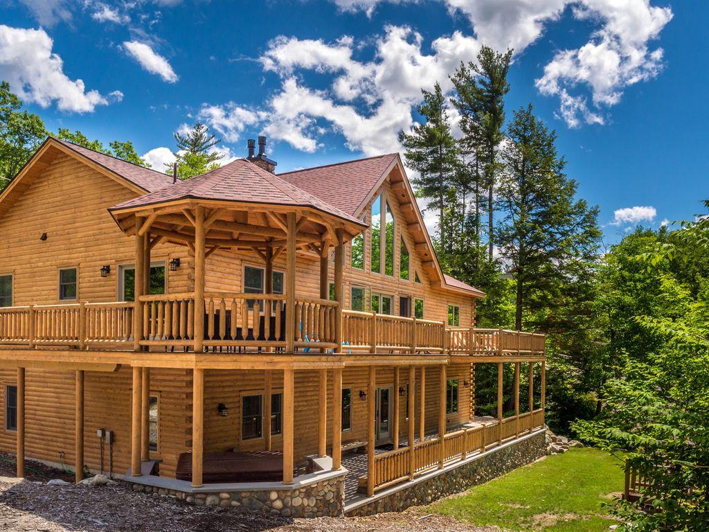 Luxury Log  Home  on the Sunday River Pet Policy